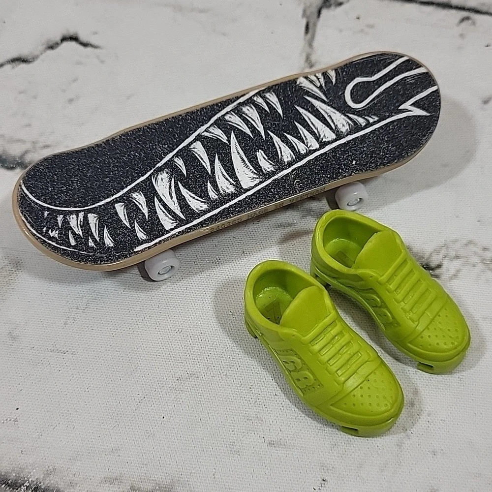 Hot Wheels Tony Hawk‎ Fingerboard Lot With Sneakers Shoes Skate Skull Grind